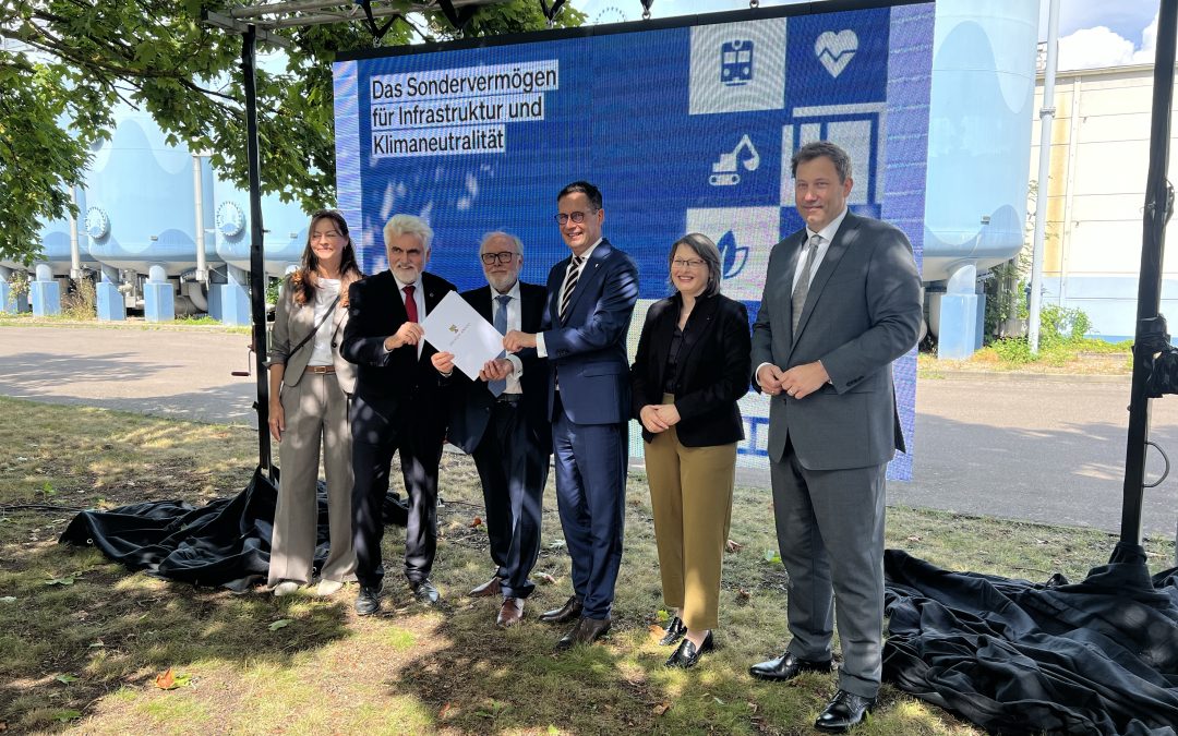 Fördermittelübergabe im Wasserwerk Beesen